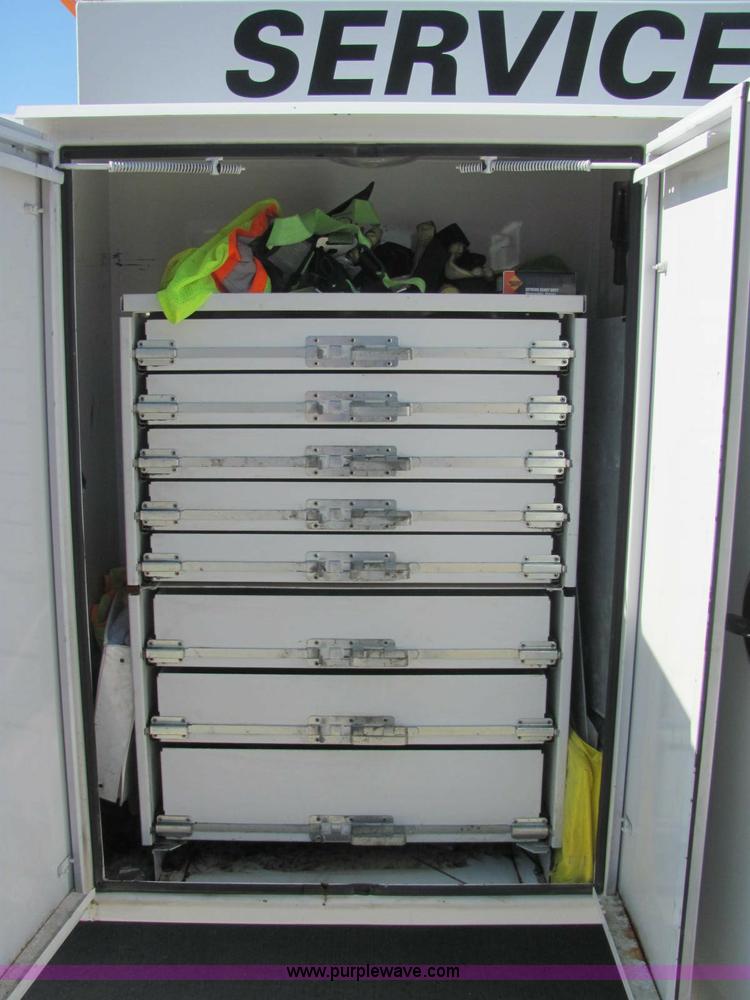 image for item C2580 2006 Ford F550 XL Super Duty utility pickup truck