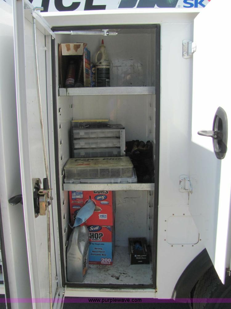 image for item C2580 2006 Ford F550 XL Super Duty utility pickup truck