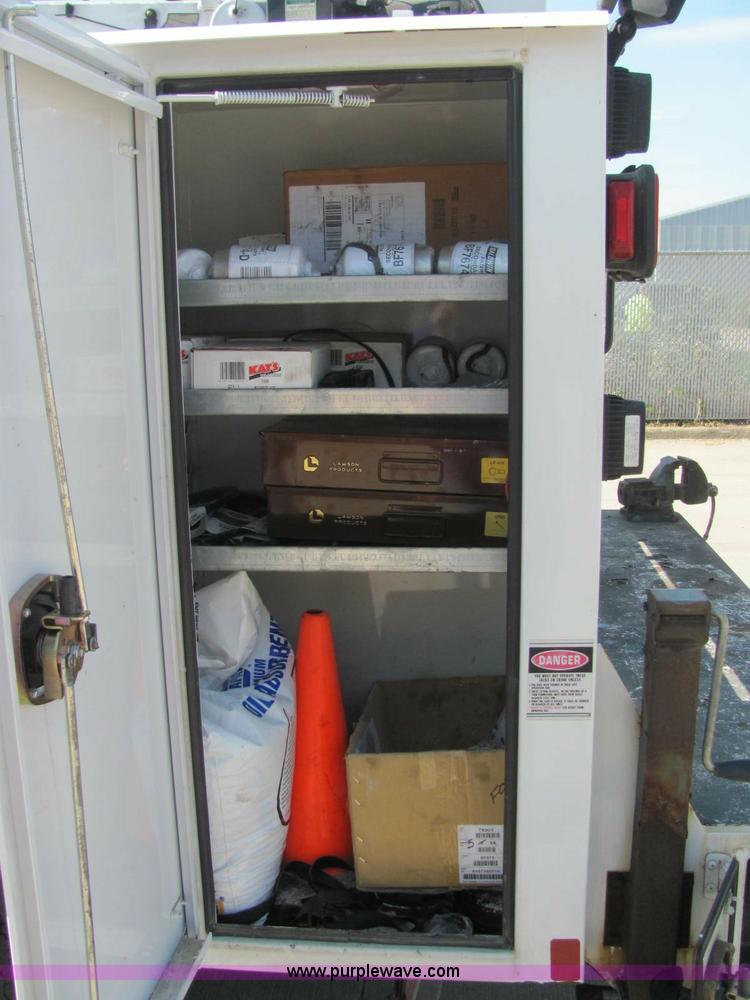 image for item C2580 2006 Ford F550 XL Super Duty utility pickup truck