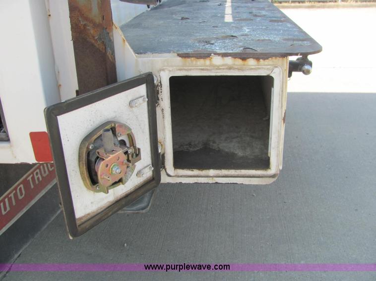 image for item C2580 2006 Ford F550 XL Super Duty utility pickup truck