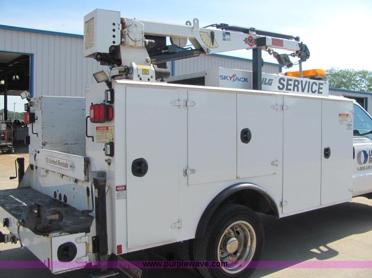 image for item C2580 2006 Ford F550 XL Super Duty utility pickup truck