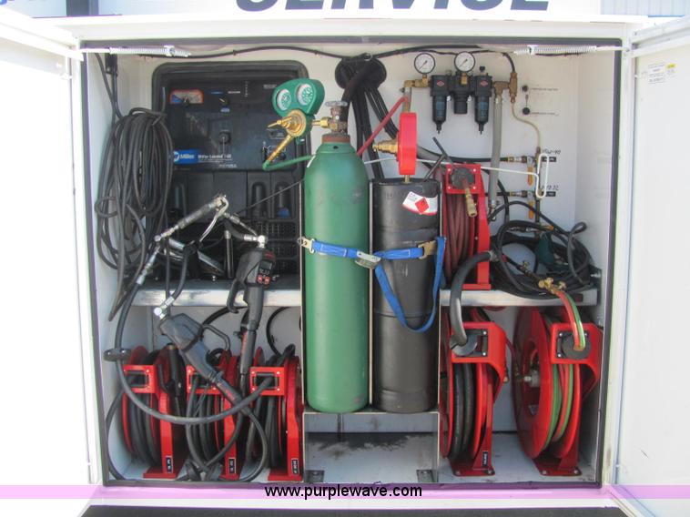 image for item C2580 2006 Ford F550 XL Super Duty utility pickup truck