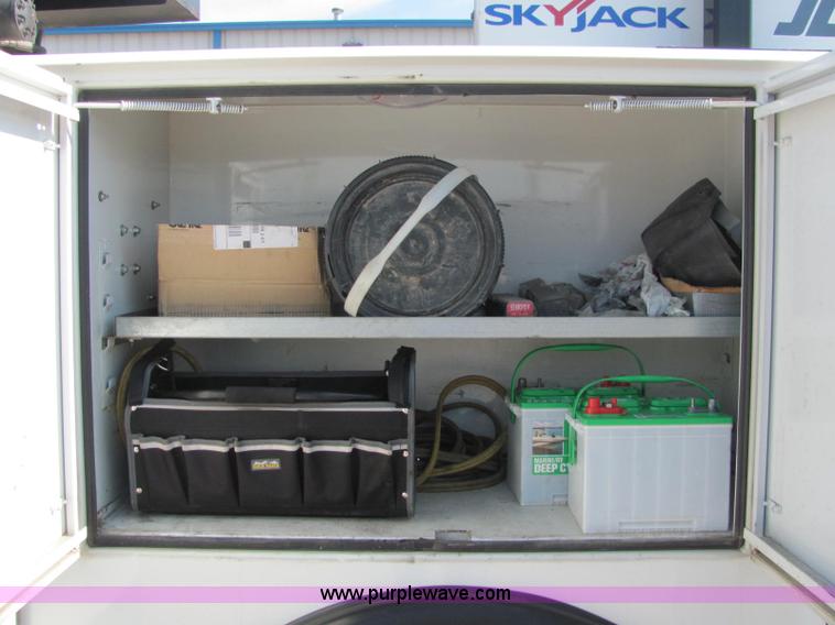 image for item C2580 2006 Ford F550 XL Super Duty utility pickup truck