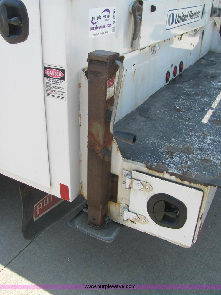 image for item C2580 2006 Ford F550 XL Super Duty utility pickup truck