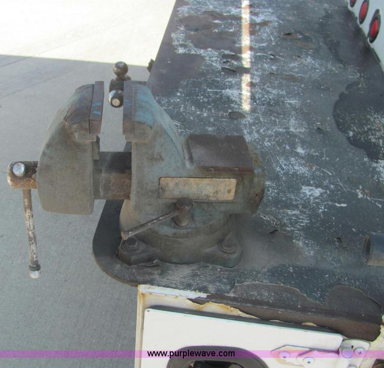 image for item C2580 2006 Ford F550 XL Super Duty utility pickup truck