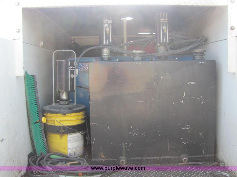 image for item C2580 2006 Ford F550 XL Super Duty utility pickup truck