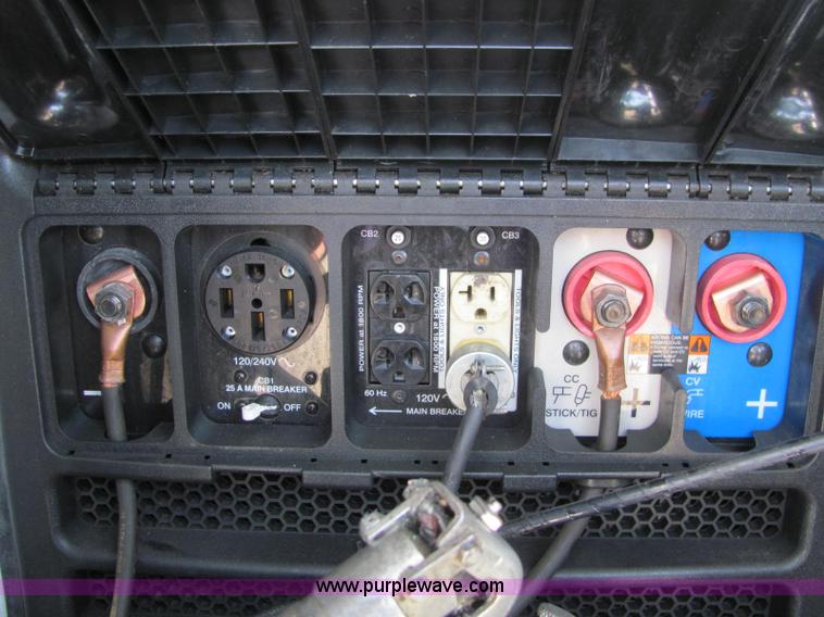 image for item C2580 2006 Ford F550 XL Super Duty utility pickup truck