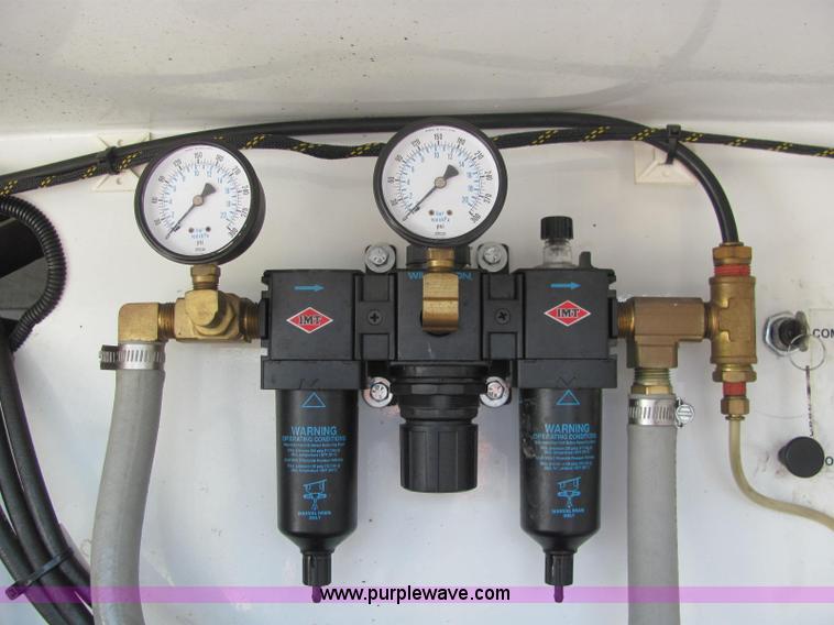 image for item C2580 2006 Ford F550 XL Super Duty utility pickup truck