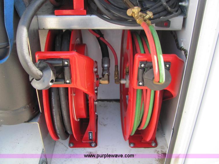 image for item C2580 2006 Ford F550 XL Super Duty utility pickup truck