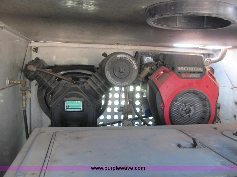 image for item C2580 2006 Ford F550 XL Super Duty utility pickup truck