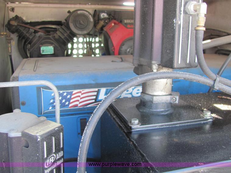 image for item C2580 2006 Ford F550 XL Super Duty utility pickup truck