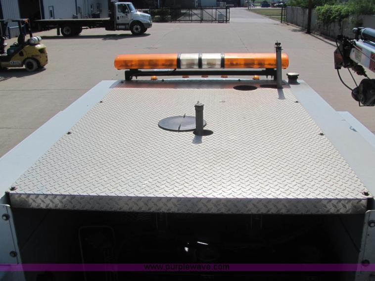 image for item C2580 2006 Ford F550 XL Super Duty utility pickup truck