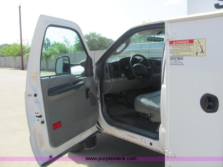 image for item C2580 2006 Ford F550 XL Super Duty utility pickup truck