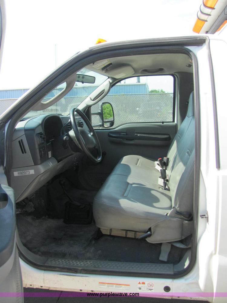 image for item C2580 2006 Ford F550 XL Super Duty utility pickup truck