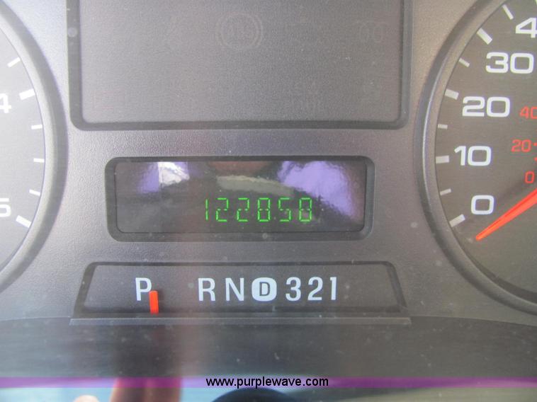 image for item C2580 2006 Ford F550 XL Super Duty utility pickup truck