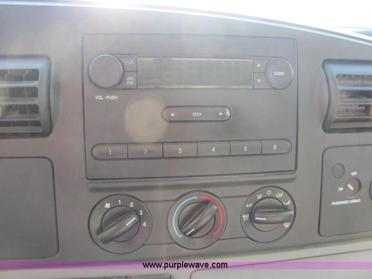 image for item C2580 2006 Ford F550 XL Super Duty utility pickup truck