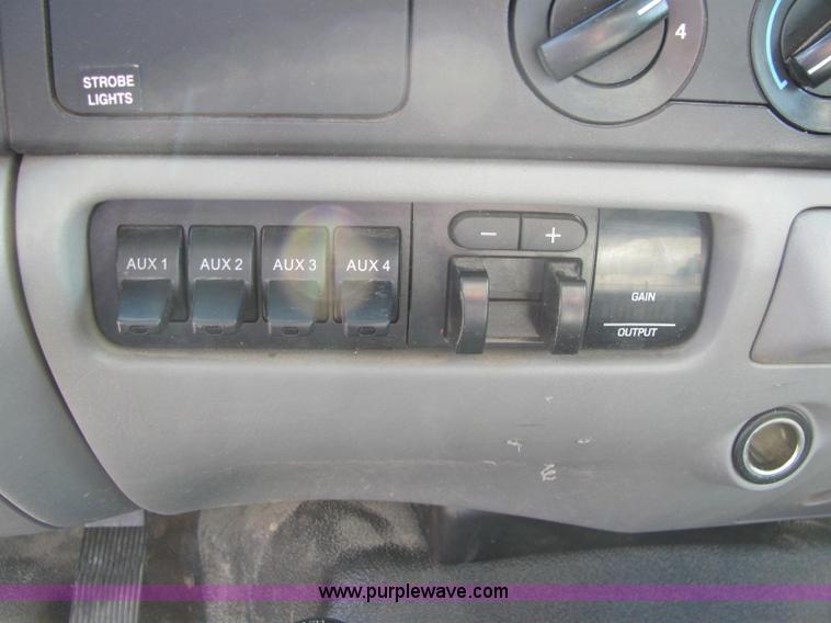 image for item C2580 2006 Ford F550 XL Super Duty utility pickup truck