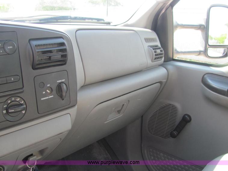 image for item C2580 2006 Ford F550 XL Super Duty utility pickup truck