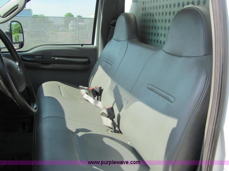 image for item C2580 2006 Ford F550 XL Super Duty utility pickup truck
