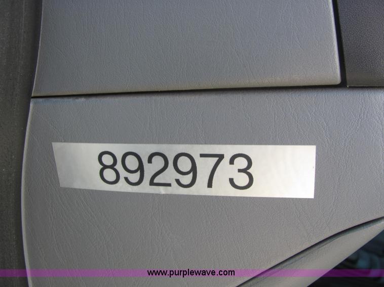 image for item C2580 2006 Ford F550 XL Super Duty utility pickup truck