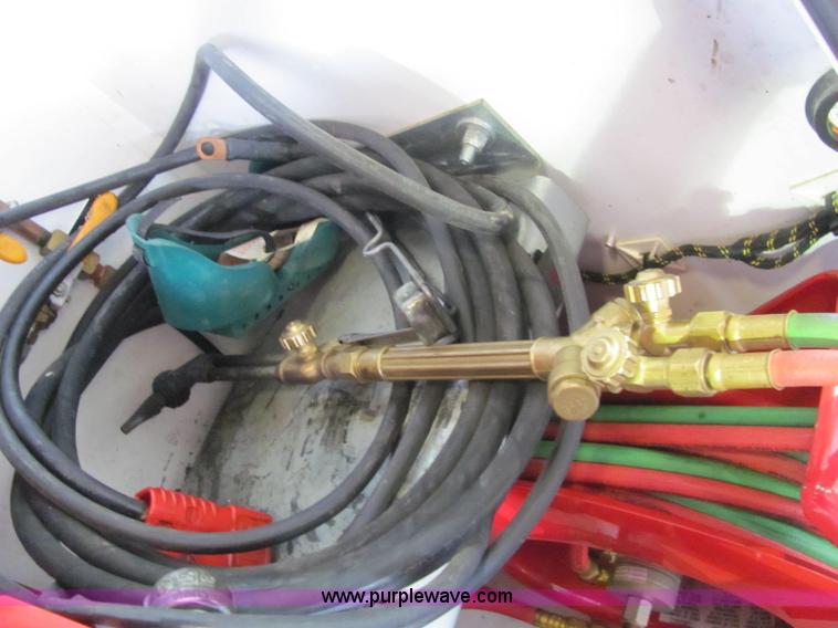 image for item C2580 2006 Ford F550 XL Super Duty utility pickup truck