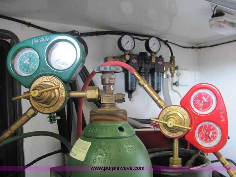 image for item C2580 2006 Ford F550 XL Super Duty utility pickup truck