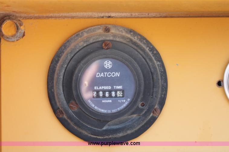 image for item C2586 1992 Vermeer Navigator D10R directional boring machine