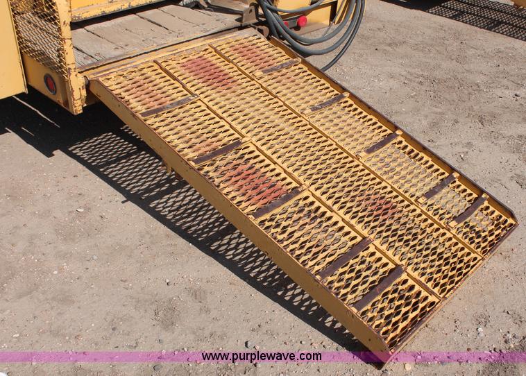 image for item C2586 1992 Vermeer Navigator D10R directional boring machine