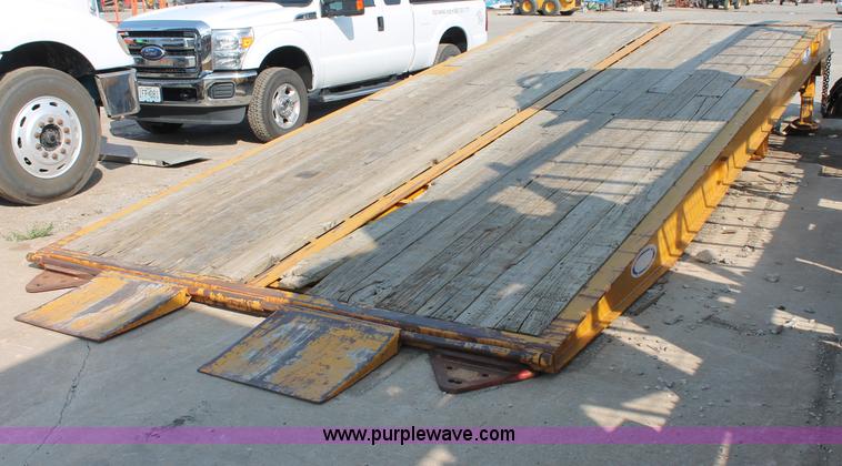 image for item C2611 2001 Ledwell LW25X120 portable loading ramp
