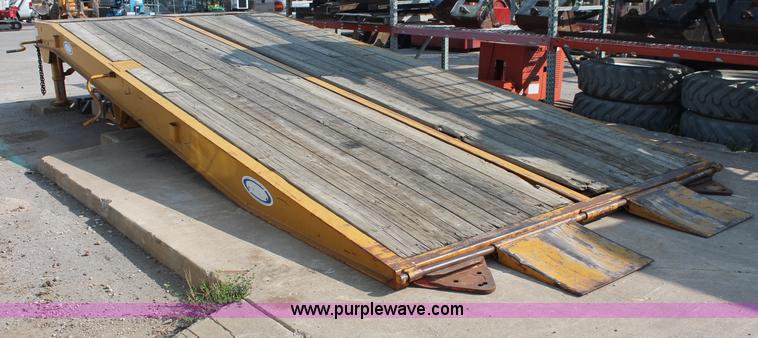 image for item C2611 2001 Ledwell LW25X120 portable loading ramp