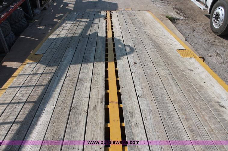 image for item C2611 2001 Ledwell LW25X120 portable loading ramp