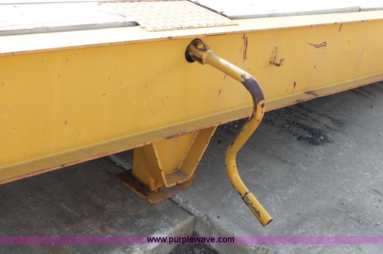 image for item C2611 2001 Ledwell LW25X120 portable loading ramp