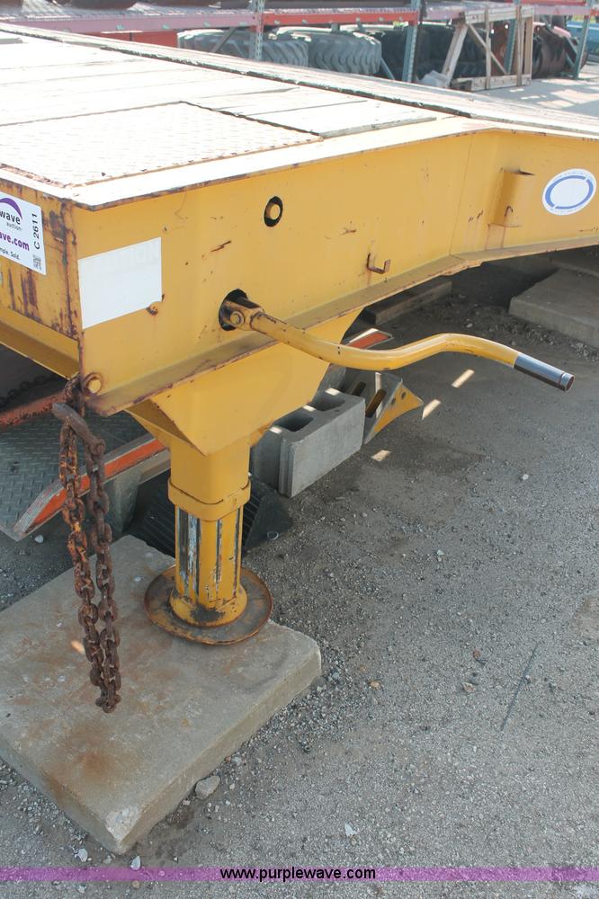 image for item C2611 2001 Ledwell LW25X120 portable loading ramp