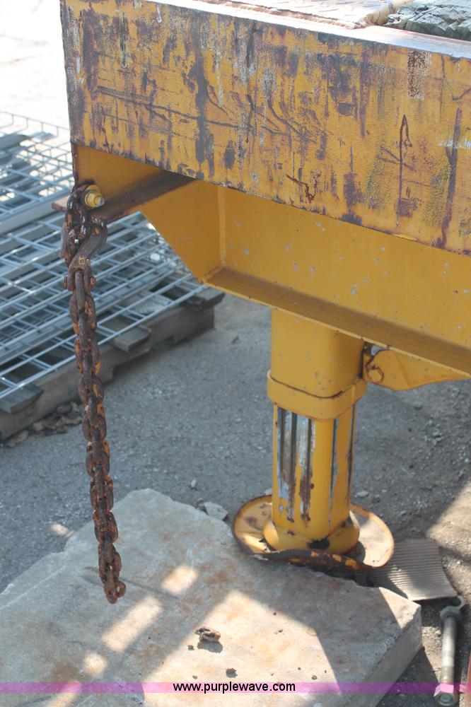 image for item C2611 2001 Ledwell LW25X120 portable loading ramp