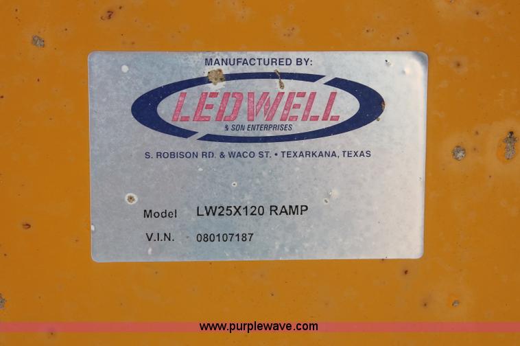 image for item C2611 2001 Ledwell LW25X120 portable loading ramp