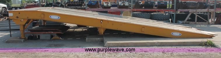 image for item C2611 2001 Ledwell LW25X120 portable loading ramp