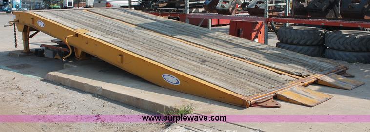 image for item C2611 2001 Ledwell LW25X120 portable loading ramp