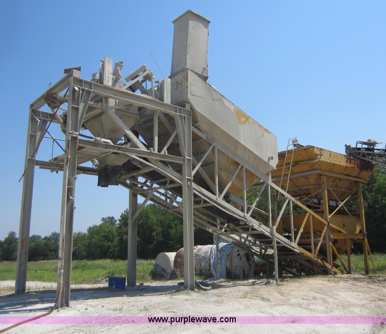 image for item D2034 1982 Vince Hagan HSM-10300-B portable concrete conveyor batch plant