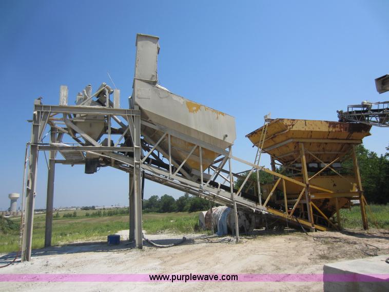 image for item D2034 1982 Vince Hagan HSM-10300-B portable concrete conveyor batch plant