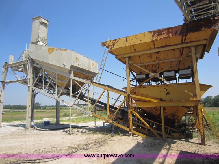 image for item D2034 1982 Vince Hagan HSM-10300-B portable concrete conveyor batch plant