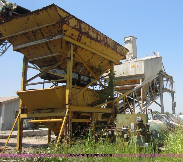 image for item D2034 1982 Vince Hagan HSM-10300-B portable concrete conveyor batch plant
