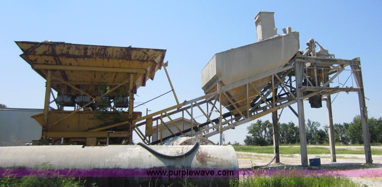 image for item D2034 1982 Vince Hagan HSM-10300-B portable concrete conveyor batch plant
