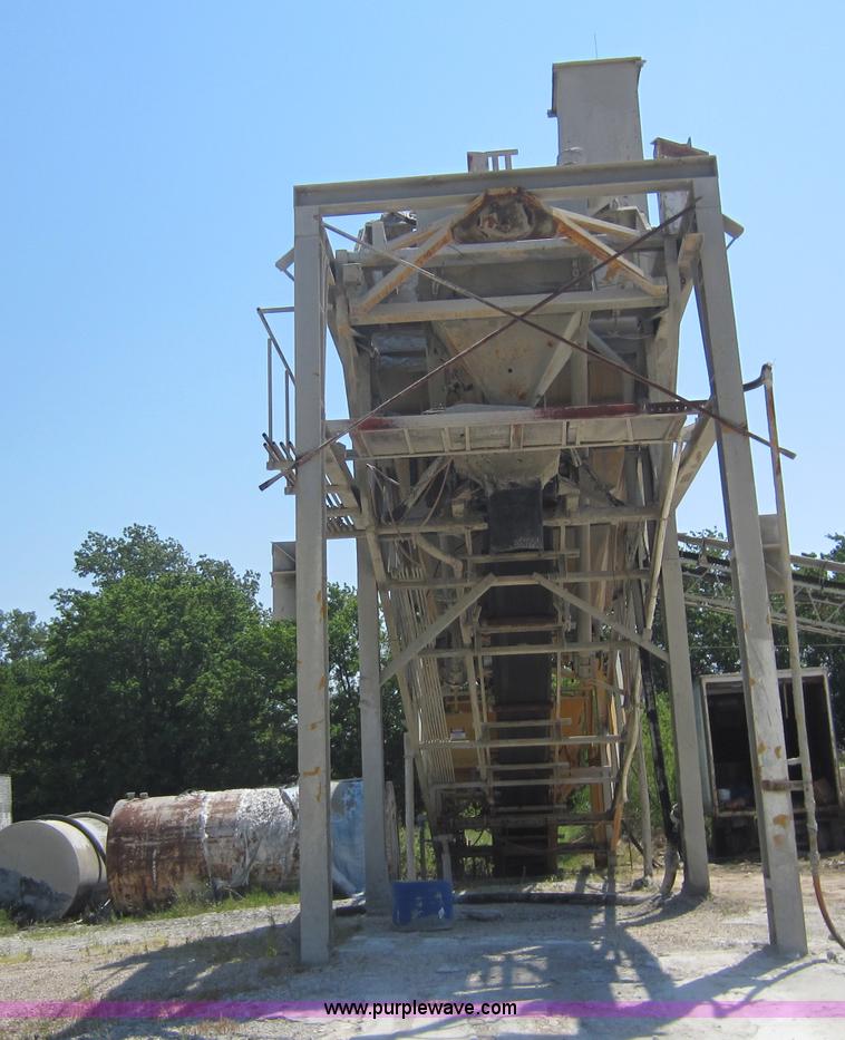 image for item D2034 1982 Vince Hagan HSM-10300-B portable concrete conveyor batch plant