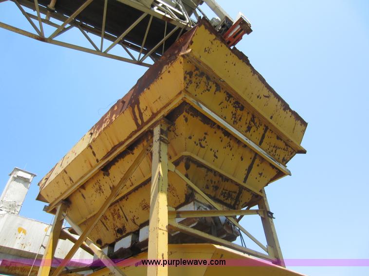 image for item D2034 1982 Vince Hagan HSM-10300-B portable concrete conveyor batch plant