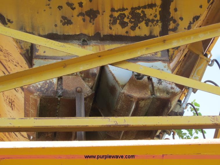 image for item D2034 1982 Vince Hagan HSM-10300-B portable concrete conveyor batch plant