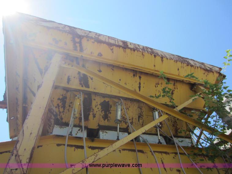 image for item D2034 1982 Vince Hagan HSM-10300-B portable concrete conveyor batch plant