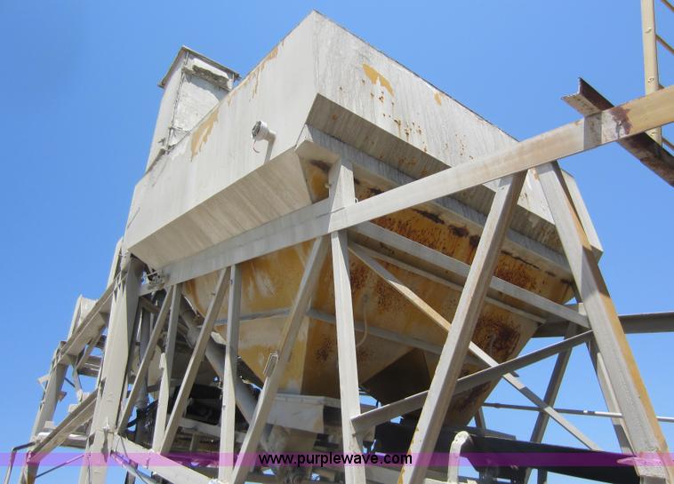 image for item D2034 1982 Vince Hagan HSM-10300-B portable concrete conveyor batch plant