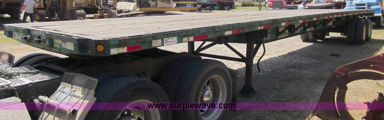 image for item D2039 2001 Fontaine 48' flatbed trailer