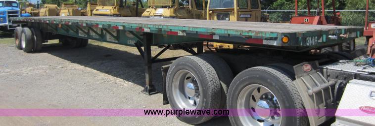 image for item D2039 2001 Fontaine 48' flatbed trailer