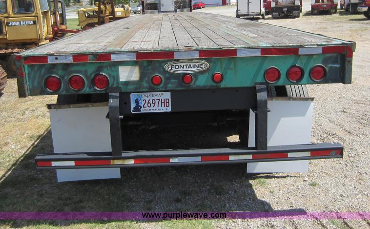 image for item D2039 2001 Fontaine 48' flatbed trailer